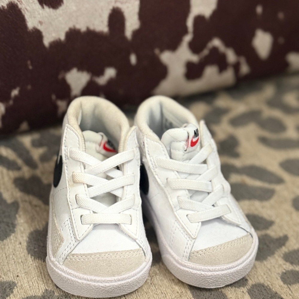 Nike Kids White and Black Sneakers with Red Detail